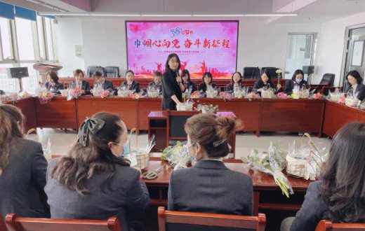 市国资公司举办庆“三八”妇女节艺术插花活动